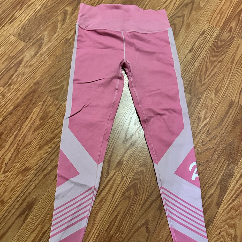 Peloton Women’s Leggings in Pink and White
